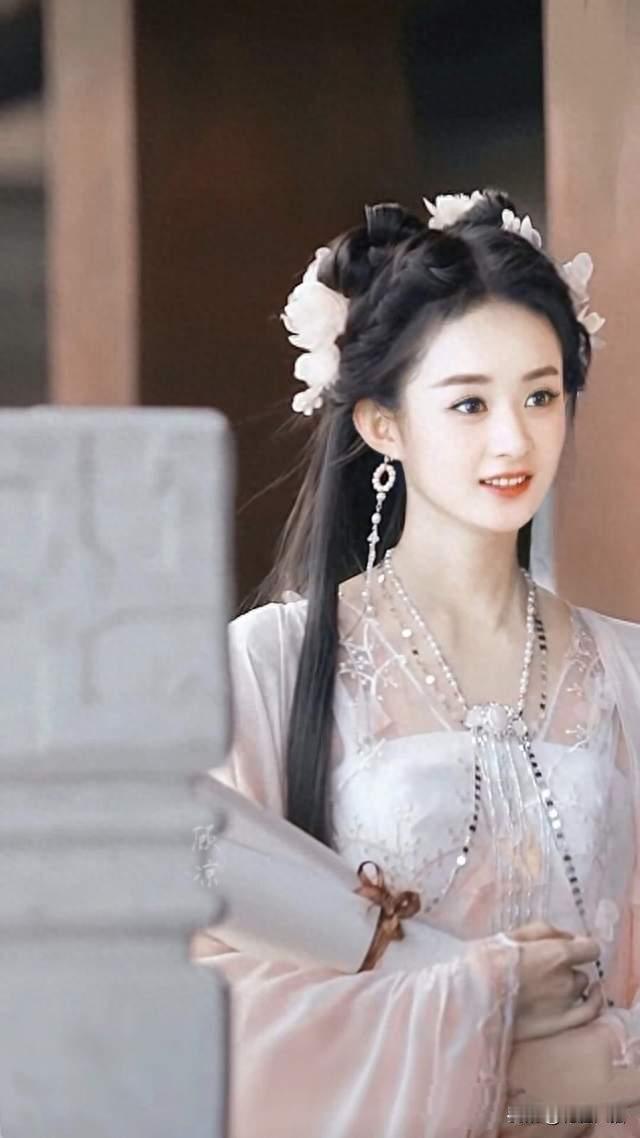 39岁赵丽颖生日：她不配“永远少女”，只配人间韧骨，岁月生光