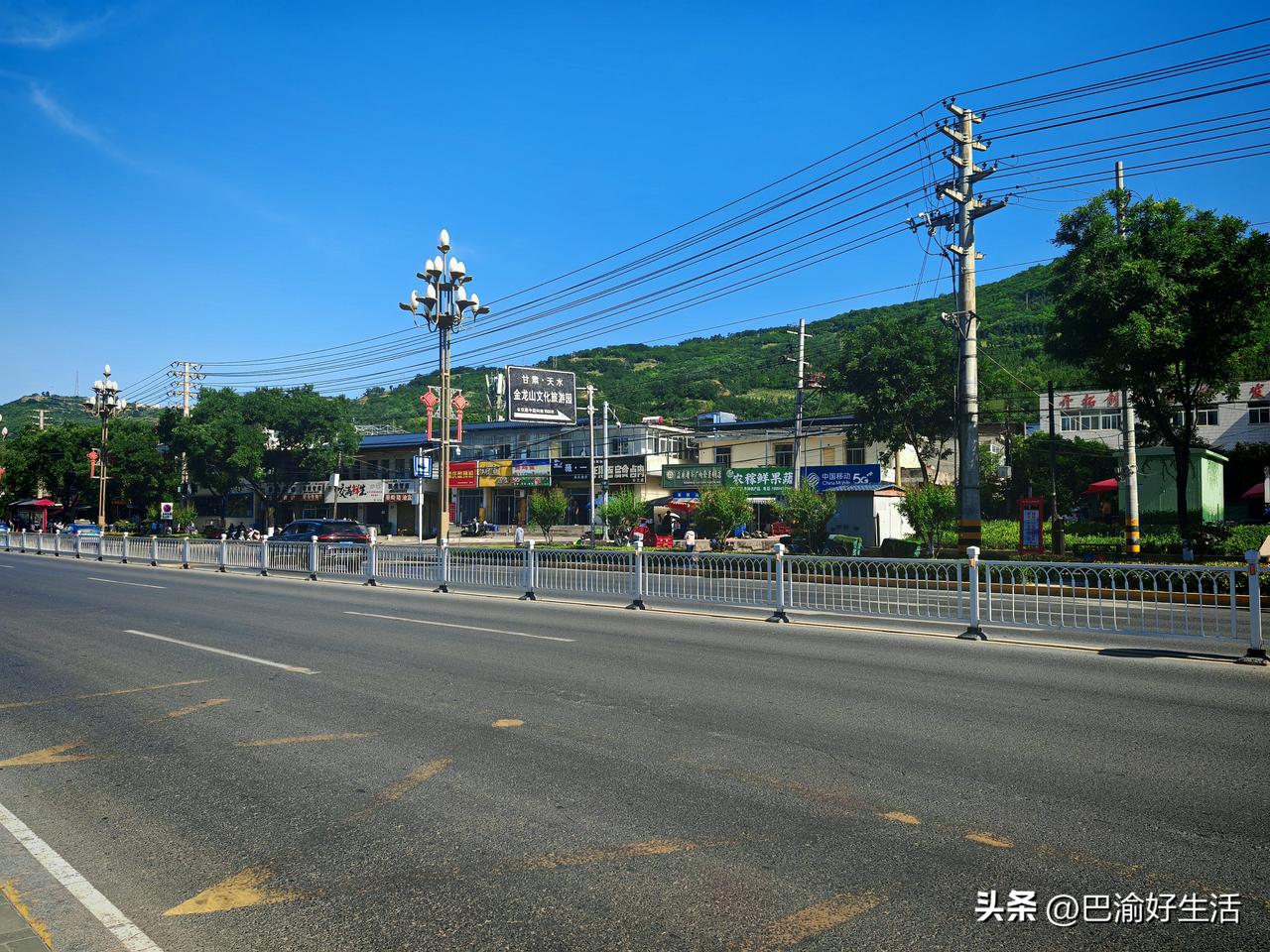 从重庆来天水，发现天水比重庆还要热，一下高铁就是一股子的热浪，看了下天气预报，今