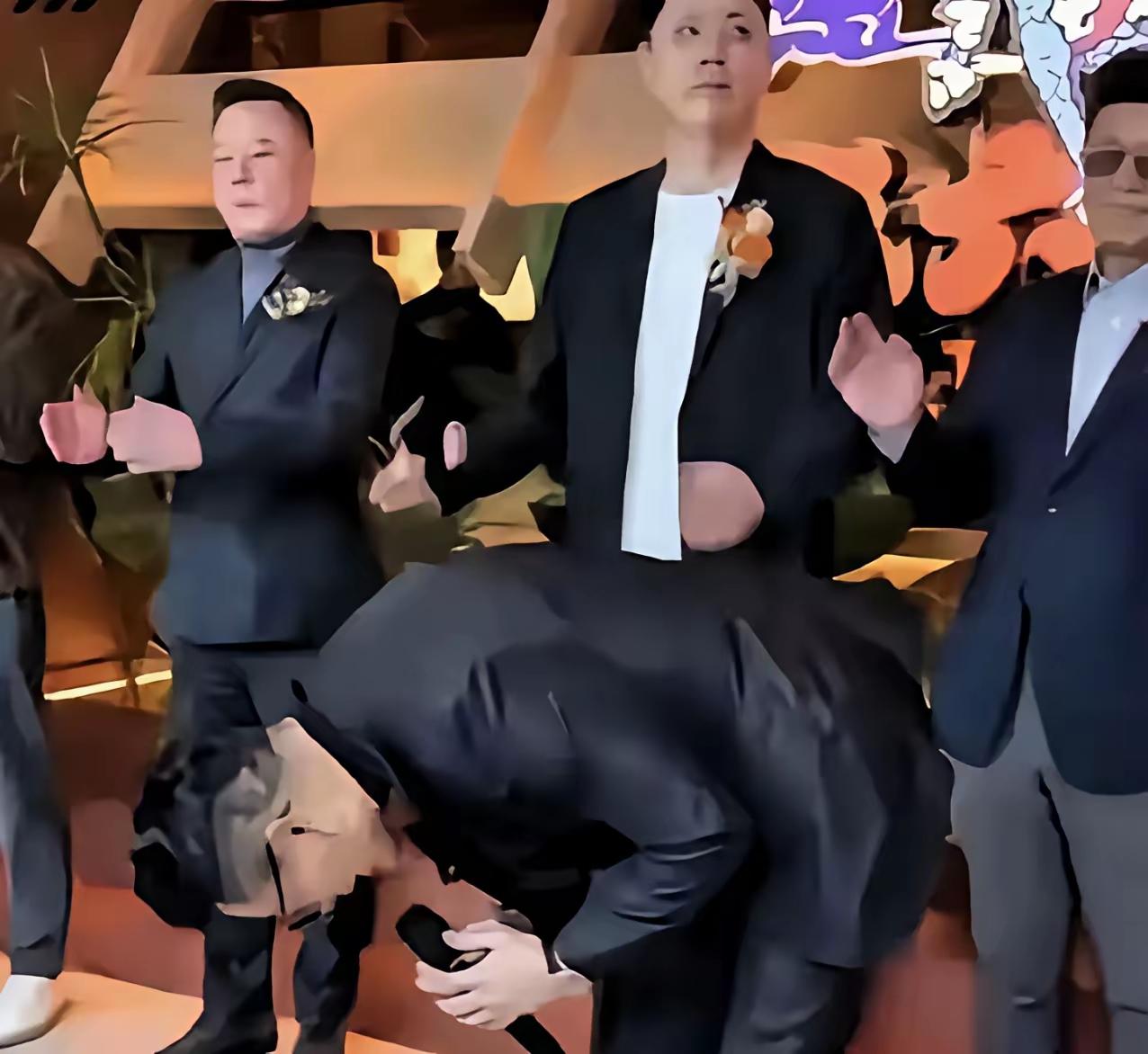 汪大公子这波操作，真是看得人摸不着头脑。
 
说白了就是找错了发力点，拜错了庙门