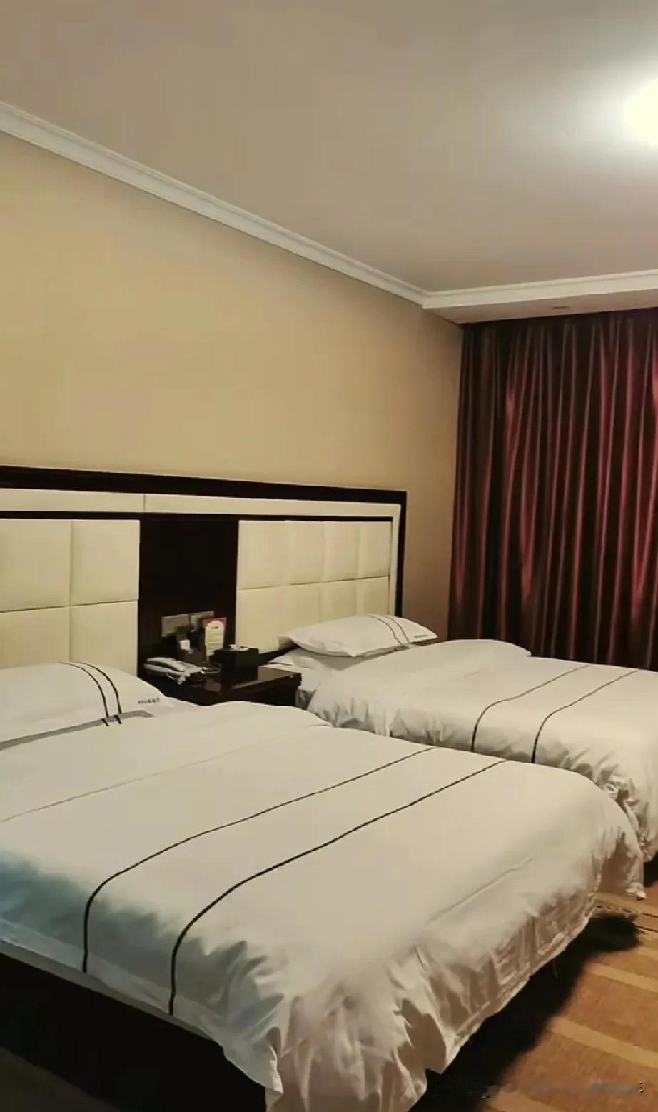母亲和17岁儿子外出旅行应该开几间房？看到一个母亲和儿子外出旅行，为了节省开支就