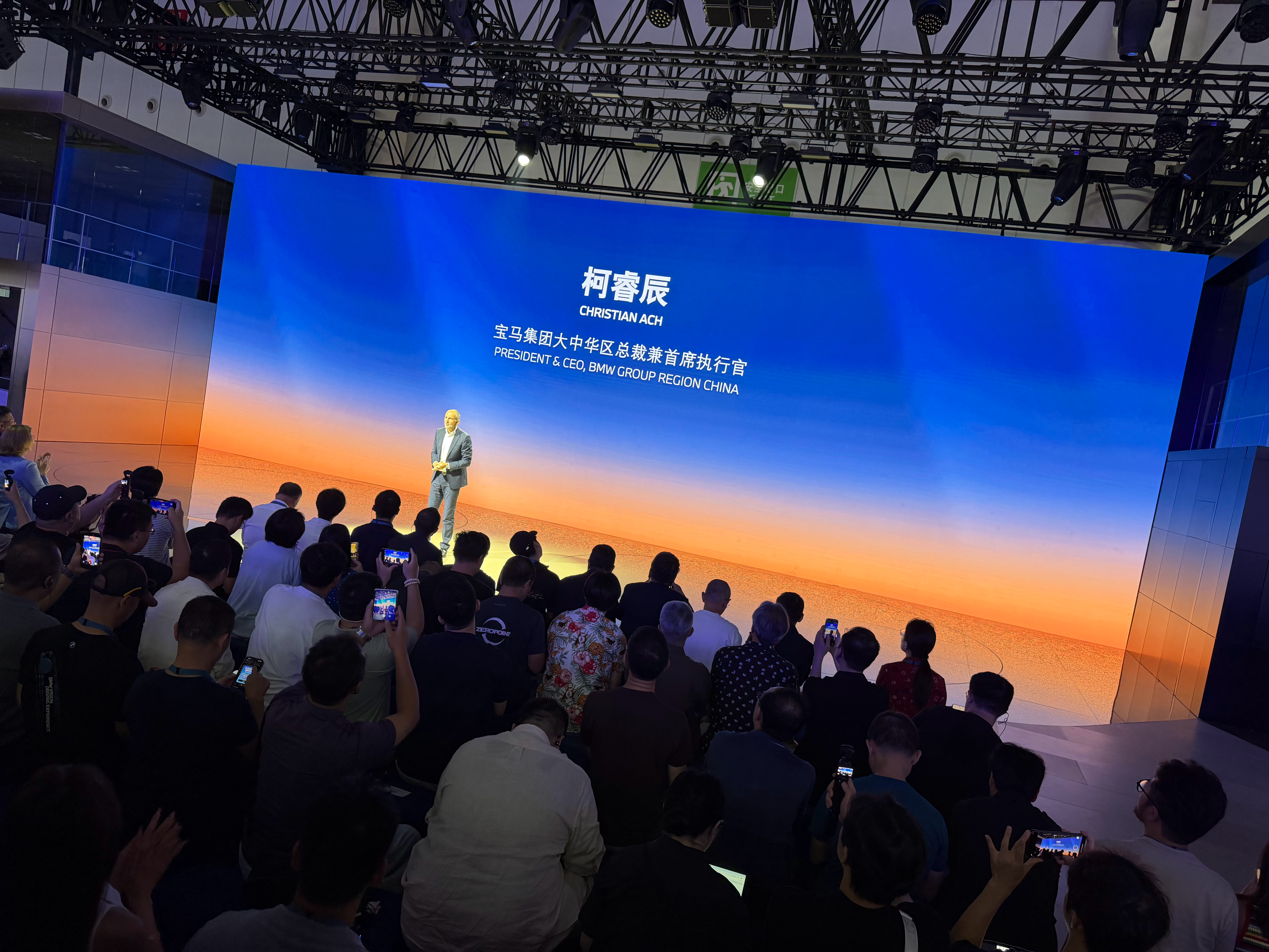 26.99万，新世代BMW iX3，其实这是今天第一场发布会，全系几乎满配，价格