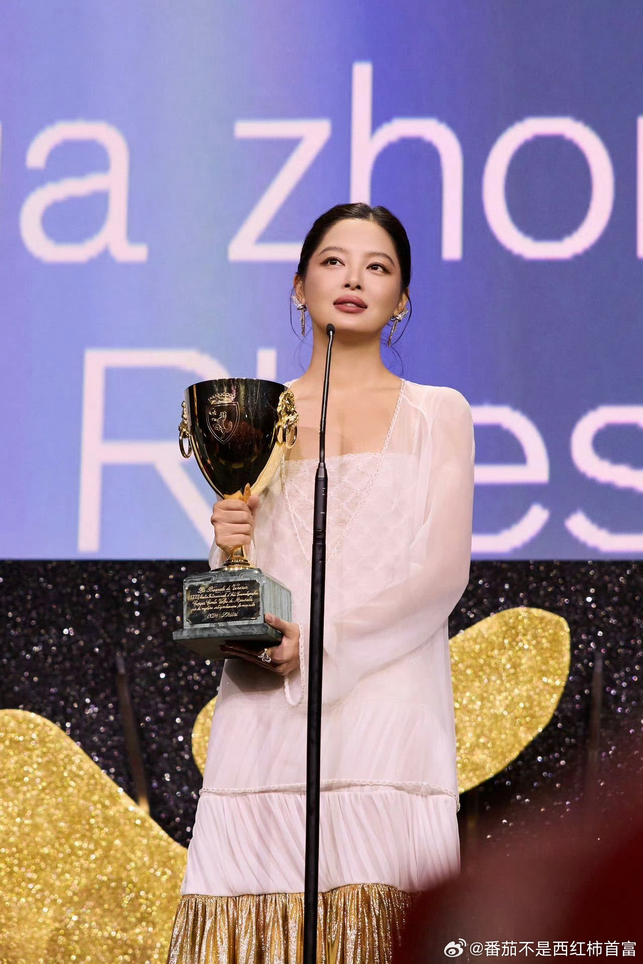 花少第一个公开祝贺辛芷蕾获封影后的人是导游欸，姐这波也是荣耀归来了[期待][期待