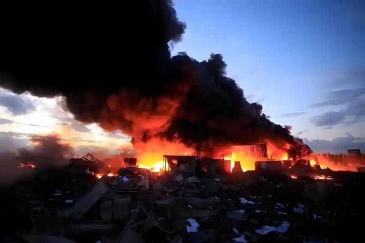 中东局势再起变数，以色列继续猛烈轰炸黎巴嫩，伊朗发起第100轮打击，特朗普的停火