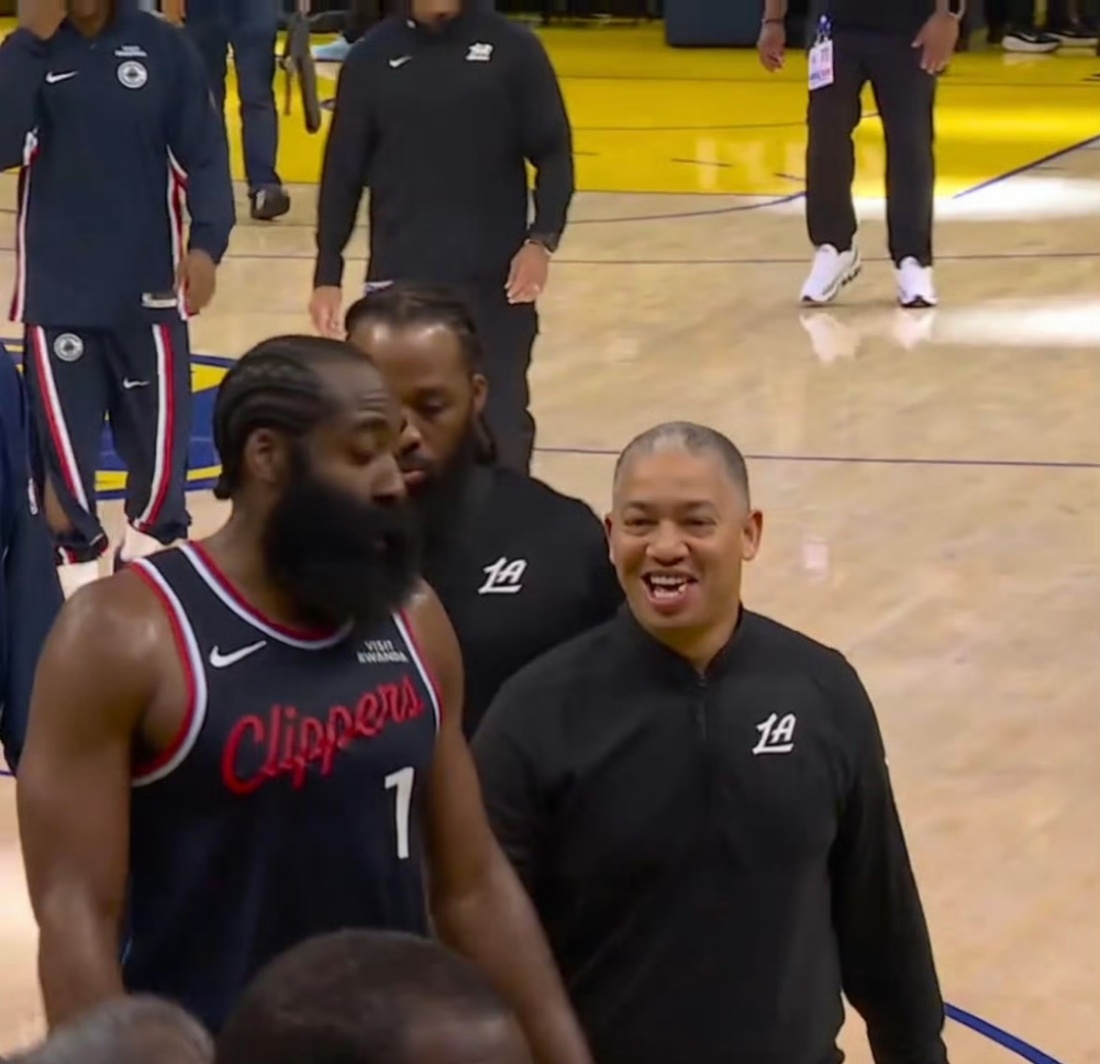 上赛季那个阵容，这赛季这个阵容。但无一例外，前期都是靠哈登托底。原来哈登才是泰伦