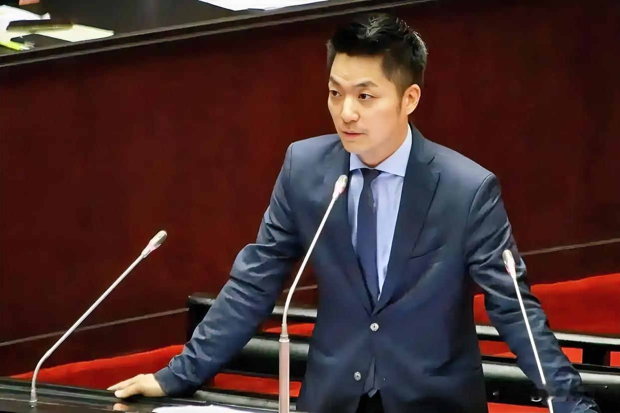 没有宏大口号，
却暖哭无数家长！
蒋万安这波操作太接地气。
 
不搞修路架桥的“