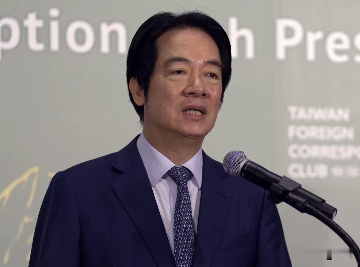 郑丽文的“奋起作战”
赖清德的“以武拒统”也许来自同一笔“预算”!

其一   
