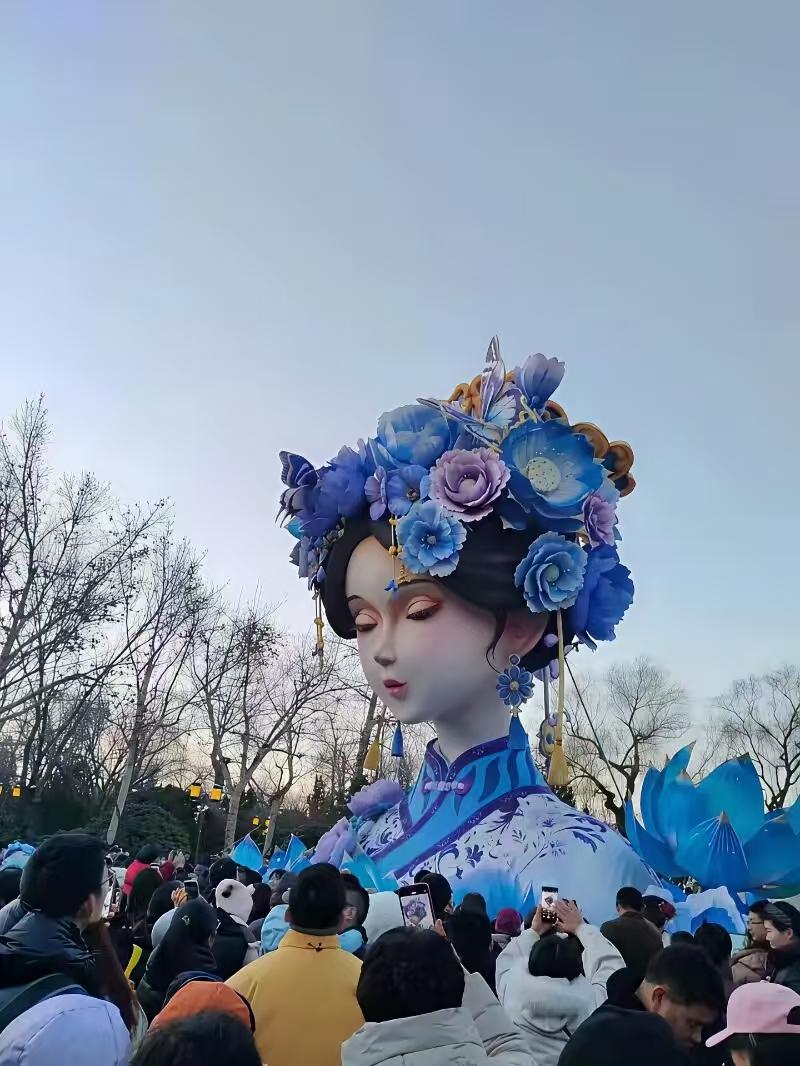 齐鲁超济南赛区被夏雨荷带火了，李清照，辛弃疾，哪一个不比这个强？正向的火还是反向