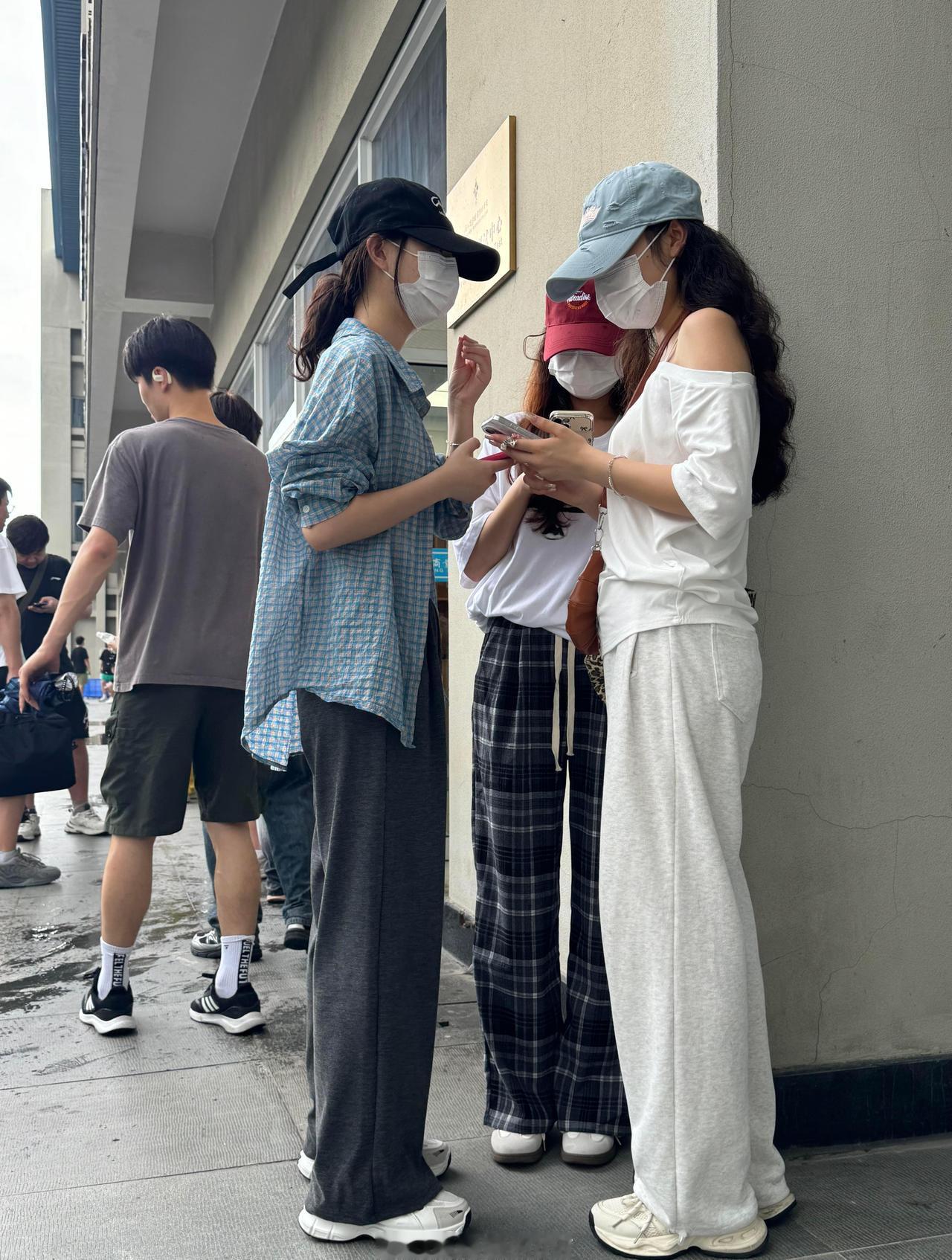 第一次这么直观的对比了…上体育课看到的，
上体育课看到的，第一次这么直观的感受到