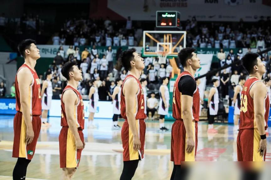 国际篮联最新实力榜，中国男篮排名大跳水 北京时间12月4日，FIBA国际篮联更新