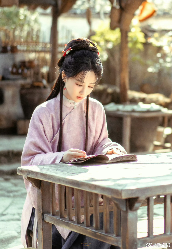 杨紫我吐槽爽了就杨紫这样 杨紫用实力证明了什么叫有效吐槽，既好笑又有梗。看着她一