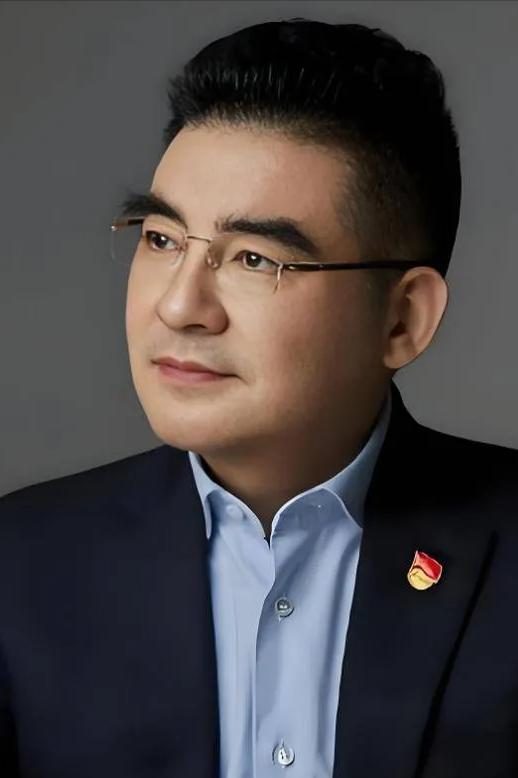 慈善家陈光标说，四十岁之前，我见到父亲，总是浑身发抖，就是怕他，从小他就打我，不