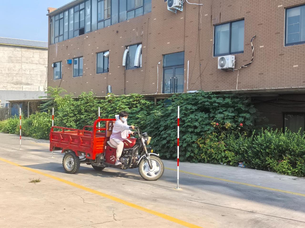 学车就是熟能生巧练就完了 摩托车学车技巧 三轮考试绕桩技巧 三轮摩托车练车 学习