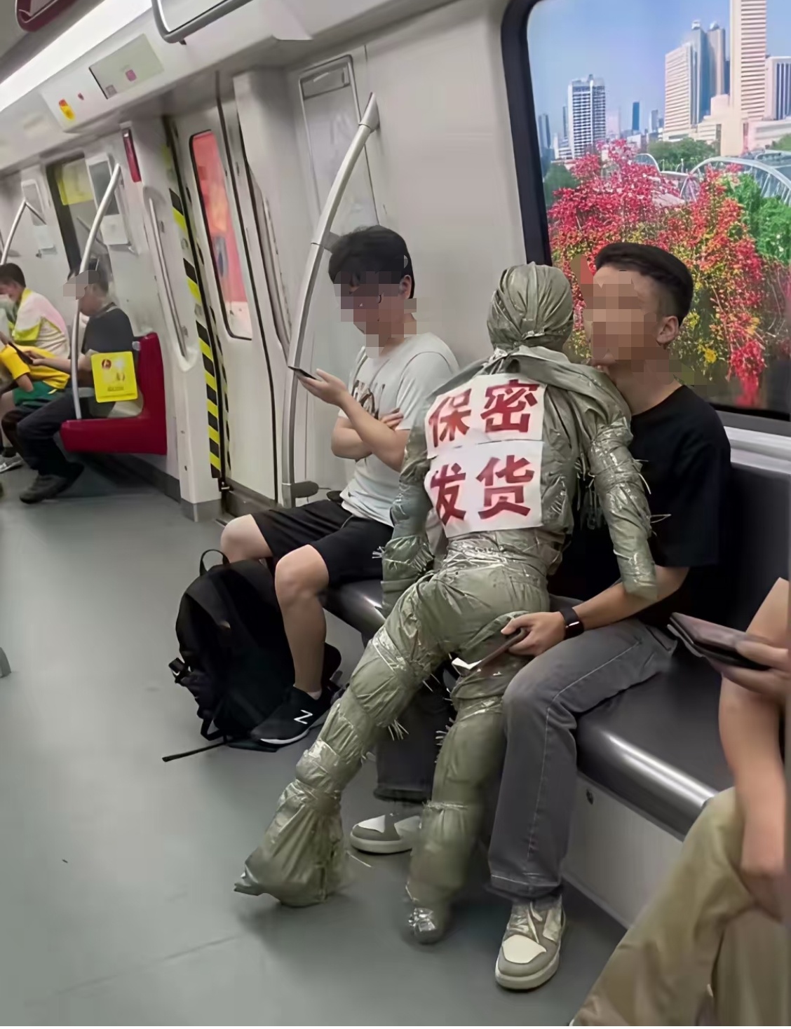 商家肯定不懂得与时俱进，那四个字换成“宇树科技”，周围就是另一种眼光。[笑cry