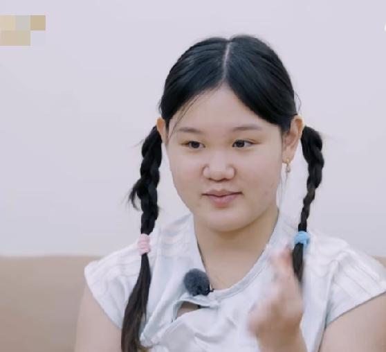 张家齐被问：退役了带货，挣多少钱是个够？

张家齐：我是一个不怎么花钱的人，花销