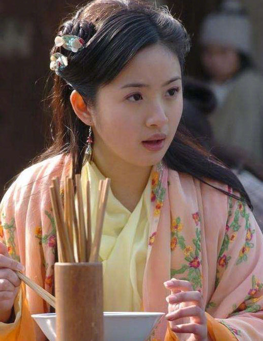 林依晨二胎满月林依晨和胡歌，他俩的《射雕英雄传》，应该是排名第二演绎郭靖和黄蓉最