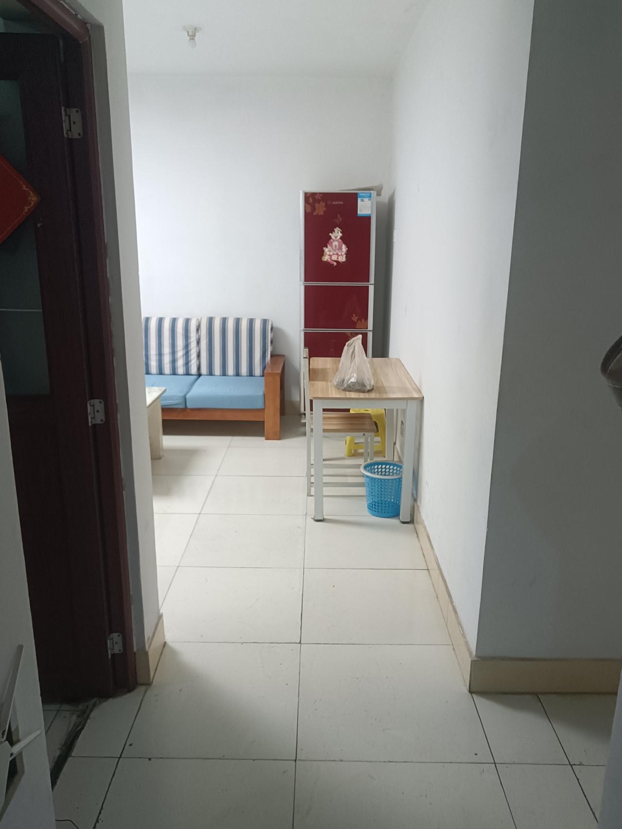 济南东，保利花园小区，两室两厅一厨一卫，家具家电齐全，拎包入住，房东直租，185