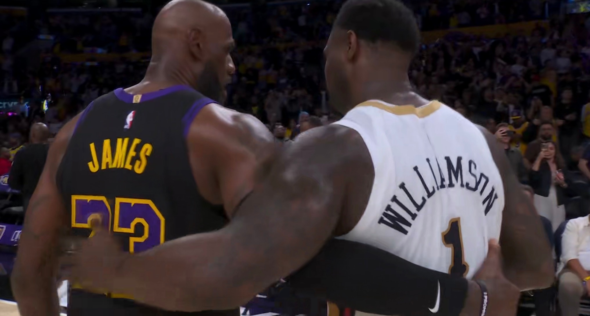 湖人还是完成了一场戏剧性比赛，很洛杉矶。 