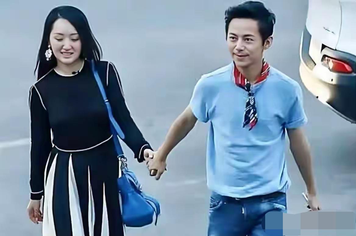 何老师牵手的是谁，你能认出来吗？