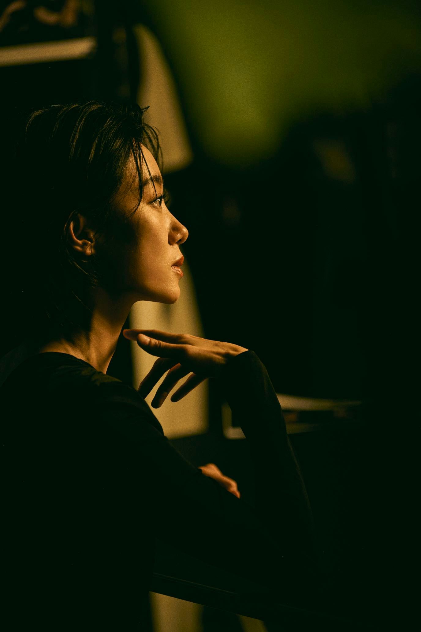 #张小斐下颌线#姐的下颌线比我的人生都要清晰，包美包帅包靓的骨相美人张小斐，短发