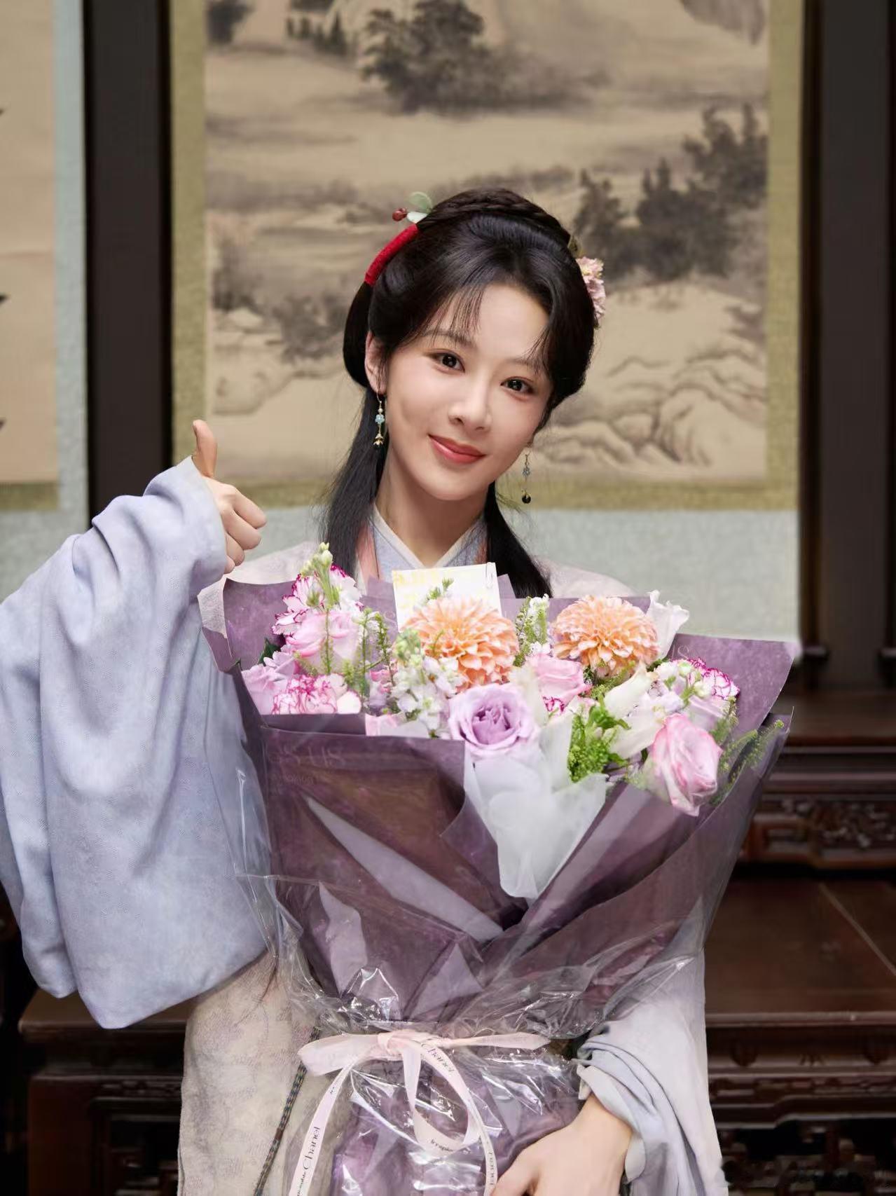 杨紫家业版家有儿女明制穿搭搭配古朴宅院古韵十足，服化道质感满满自带红楼气韵，李家