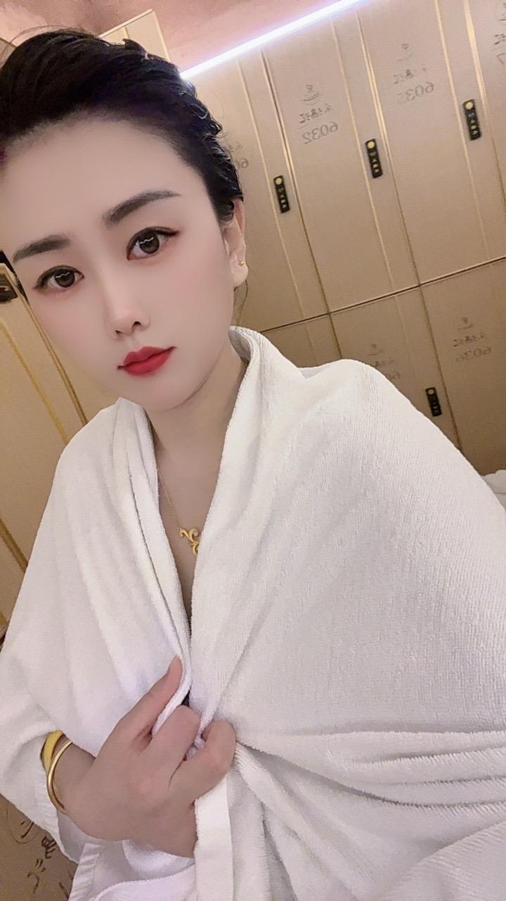 一切都在慢慢变好 满眼都是你的人才配的上你的爱 惯着我的人才有资格管我...