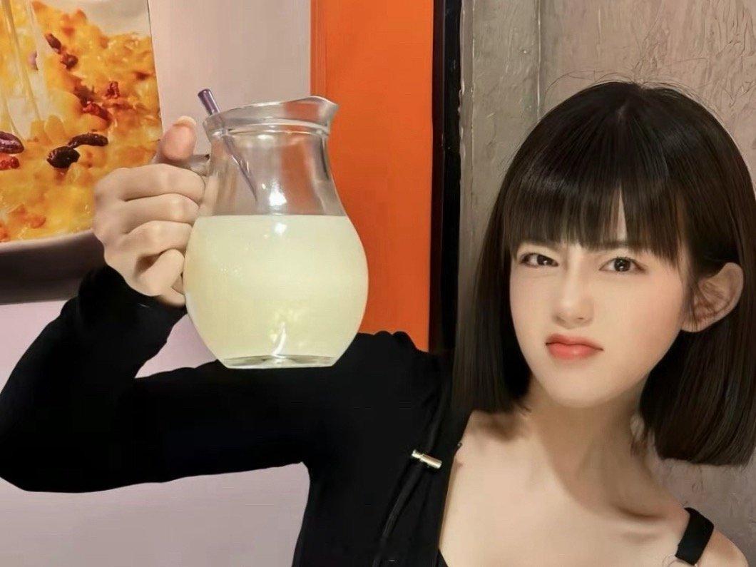 司晓迪回应檀健次身高檀健次穿拖鞋和司晓迪一样高 啊这啊这，感觉檀健次也是受到了一