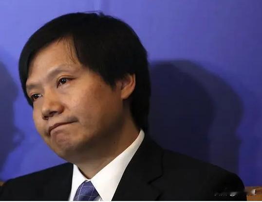 越来越佩服一个人，就是雷军！能写代码，能搞营销，不秃顶，不近视，也不胖……到底怎