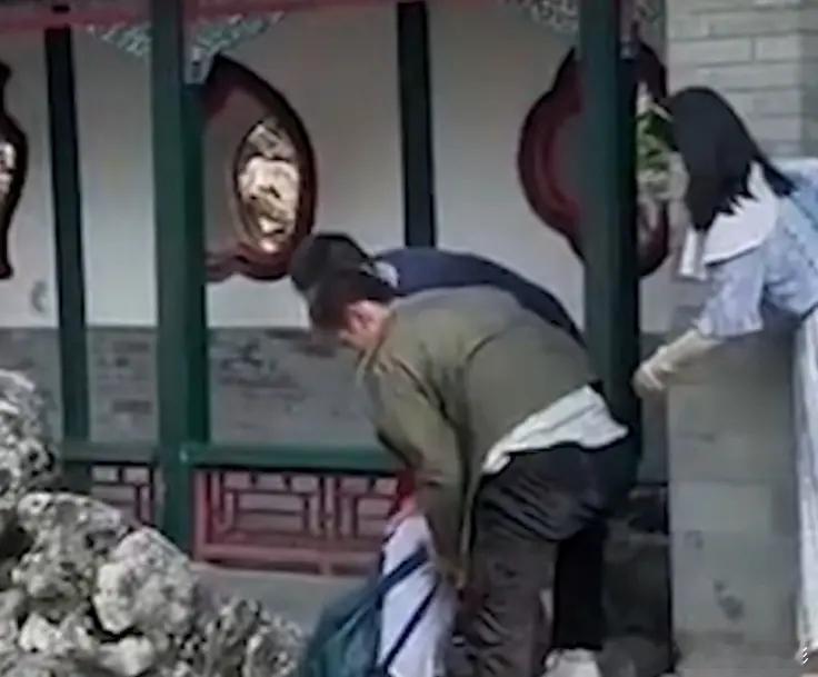 真的无语！在《隐秘的角落》中饰演“小严良”的史彭元在颐和园救了一个落水的小男孩，