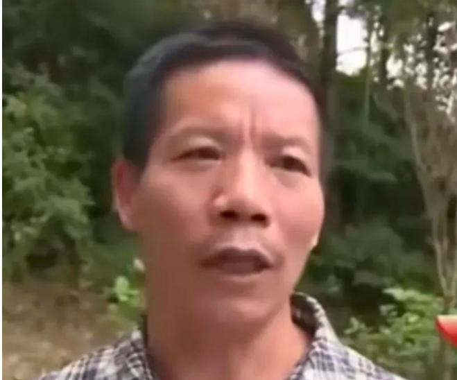 湖南一中年男子，靠养鸡为生，大字不识几个。一个月收入过万的女白领，竟主动向男子投