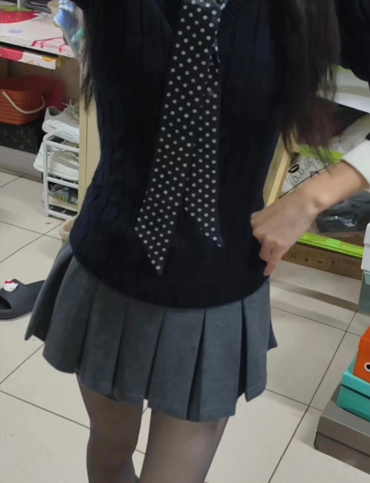 人总是喜欢反季的东西穿什么 女大学生日常穿搭