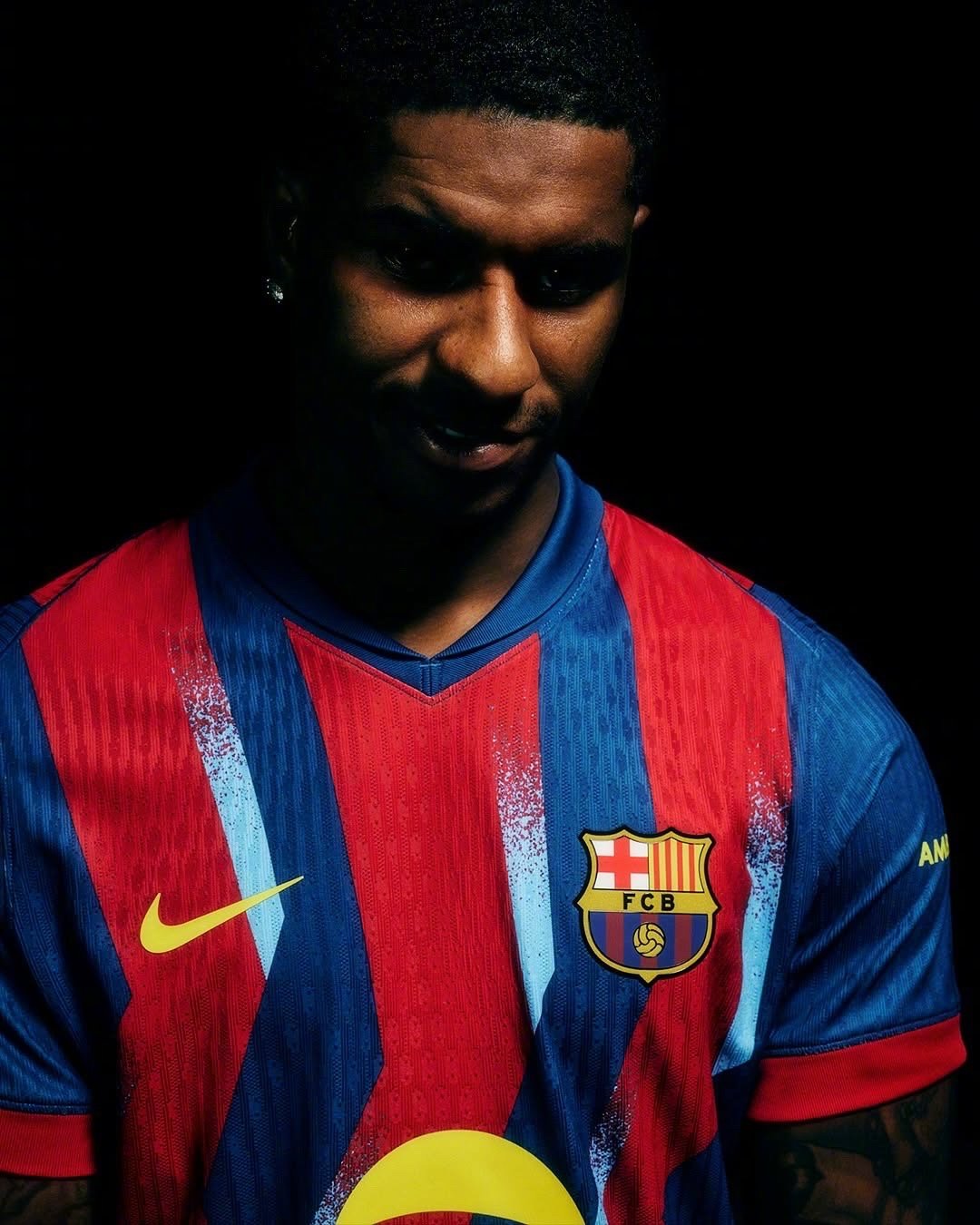 90分钟的比赛魔法正在上演足球是红蓝色❤️💙 🔴🔵