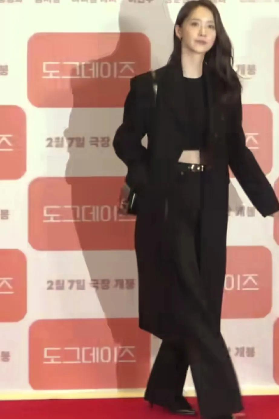不得不佩服韩国衣品，简单不华丽却很显气质高级感[赞]
发现韩国的走红毯或者参加晚