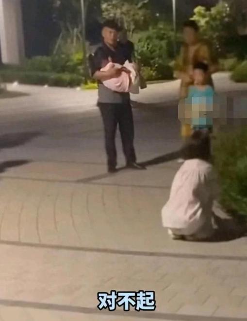 “这个爷爷火了！”9月4日晚，浙江一女童被小狗追咬，女孩爷爷一气之下举起小狗摔死