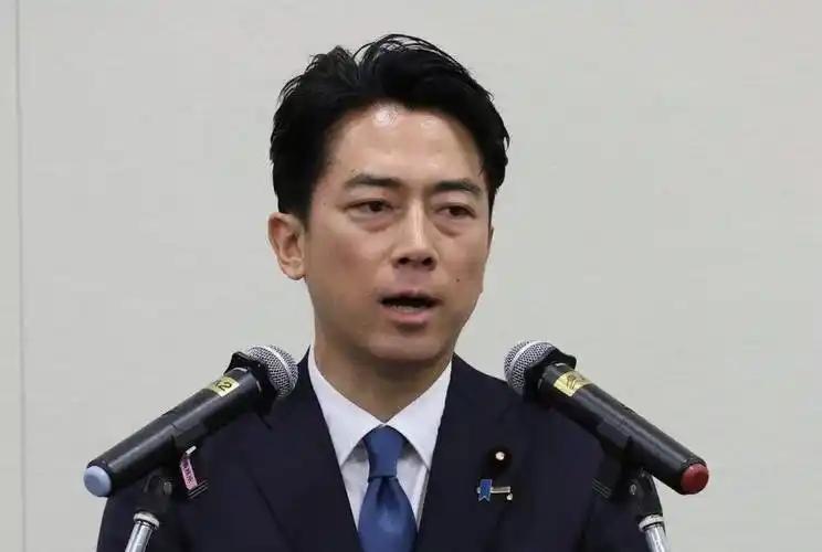 日本连续13年增加军费，小泉进次郎为日本军费连增找借口，说出：“中国20年间军费