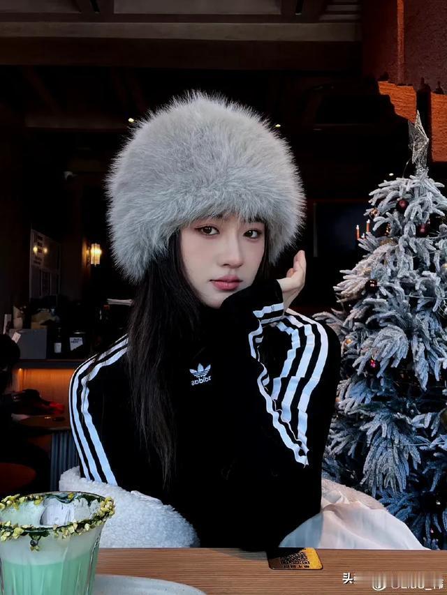 上戏校花——刘韶祎，独一无二的干净气质，迷人优雅，漂亮！