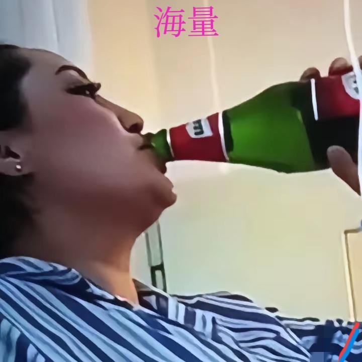 肠癌晚期女子化疗后偷喝啤酒，一句生死看淡，看哭无数人
 
无语了，真不要命了，女