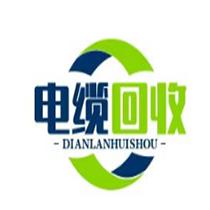 卢湾的办公楼在改造，成捆的旧电缆正被工人从墙里抽出来。
这些电缆有的来自商场换新