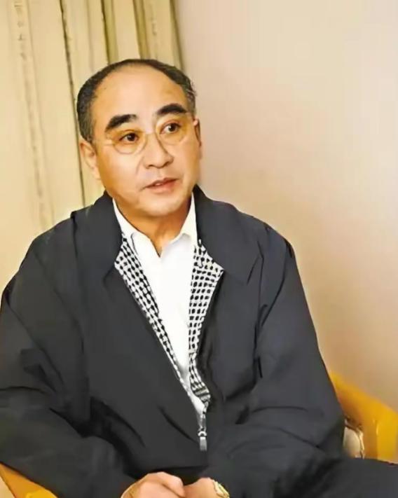 1980年，落魄庄则栋食堂打饭，没想到却被掌勺师傅当众质问，结局看哭无数人。
