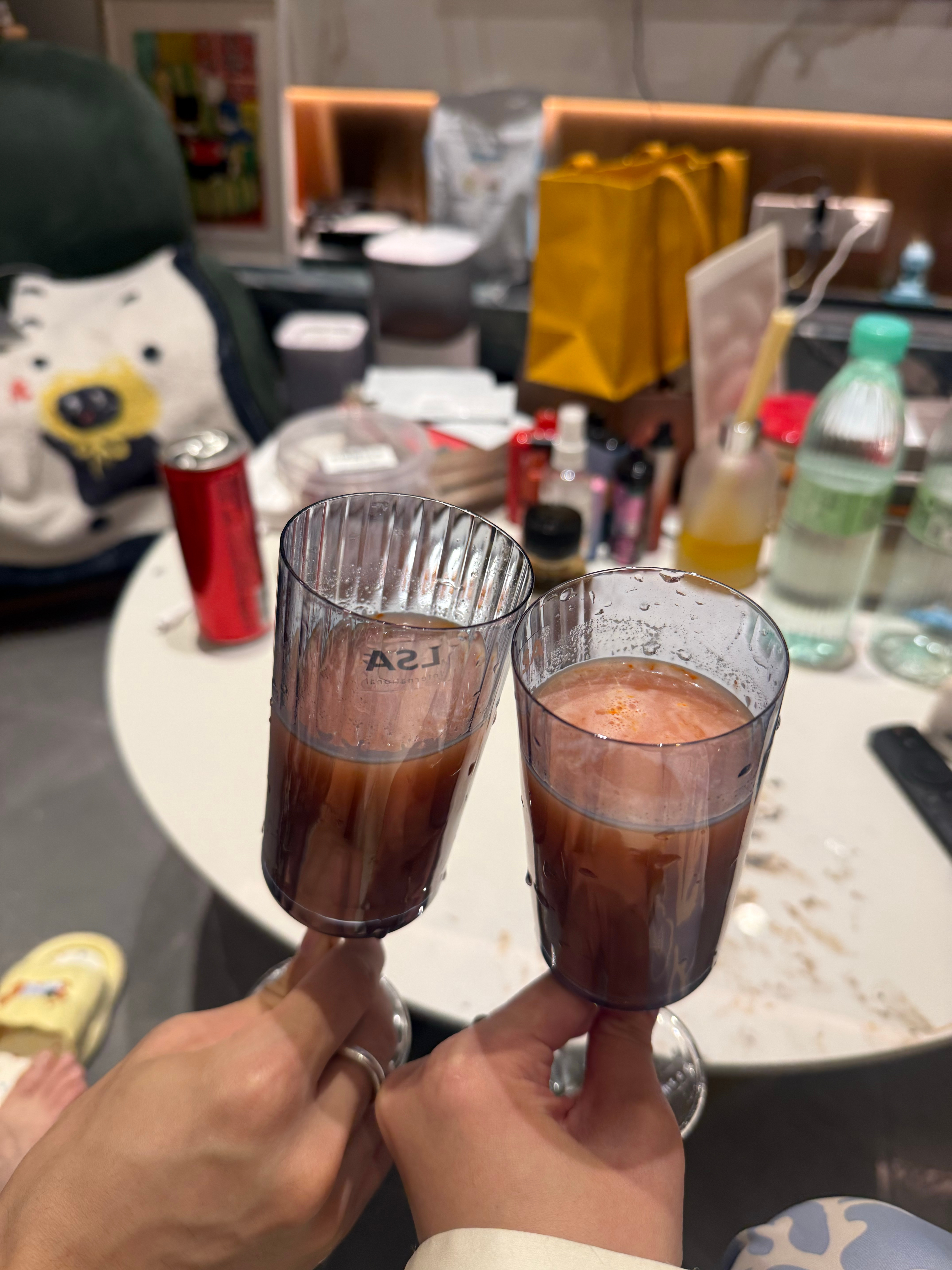 为治疗感冒而举杯，强效维生素我来了。 