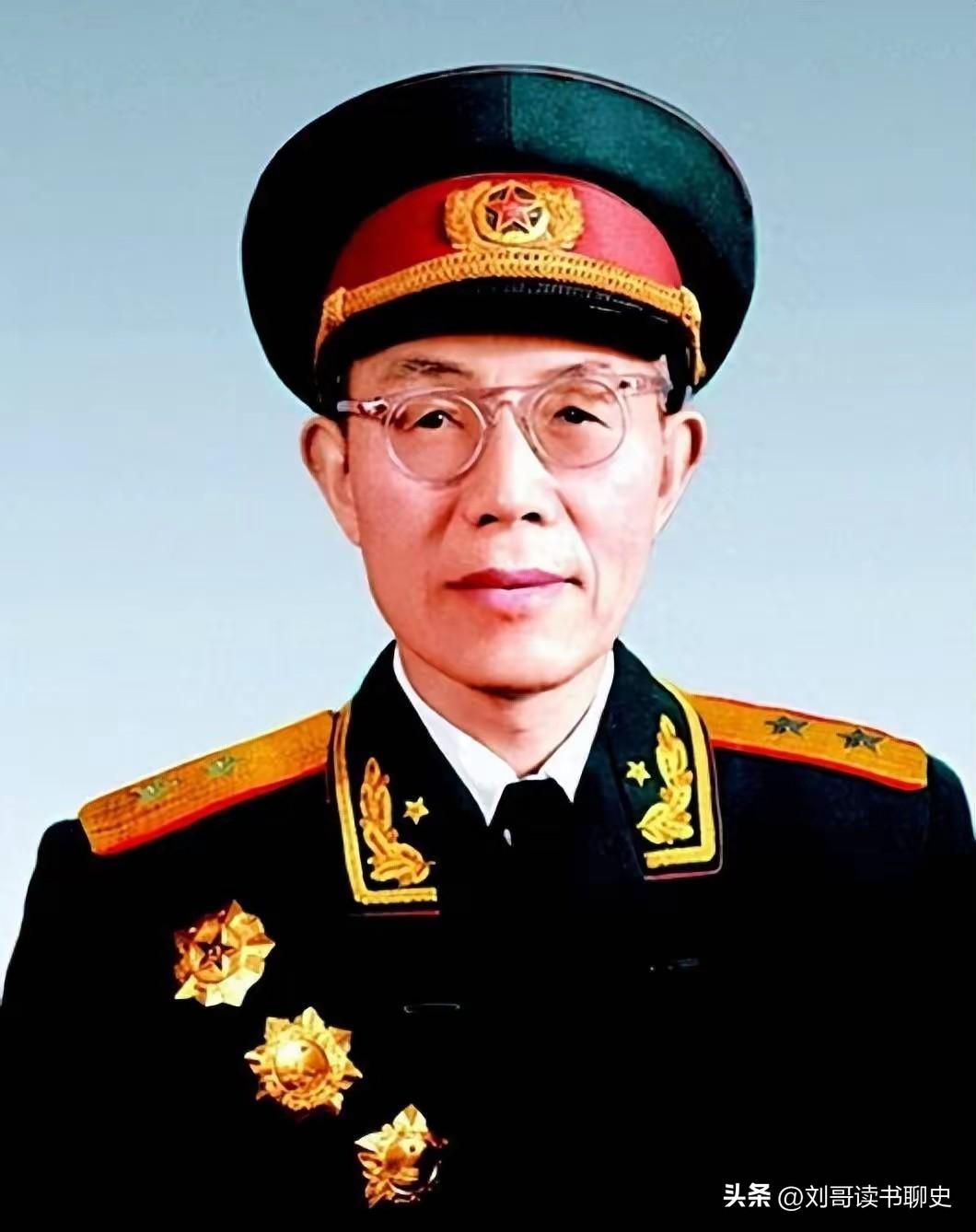 红军部长流落西北，地主看他写几个字：你是红军高级干部吧
 
1955年授衔现场，