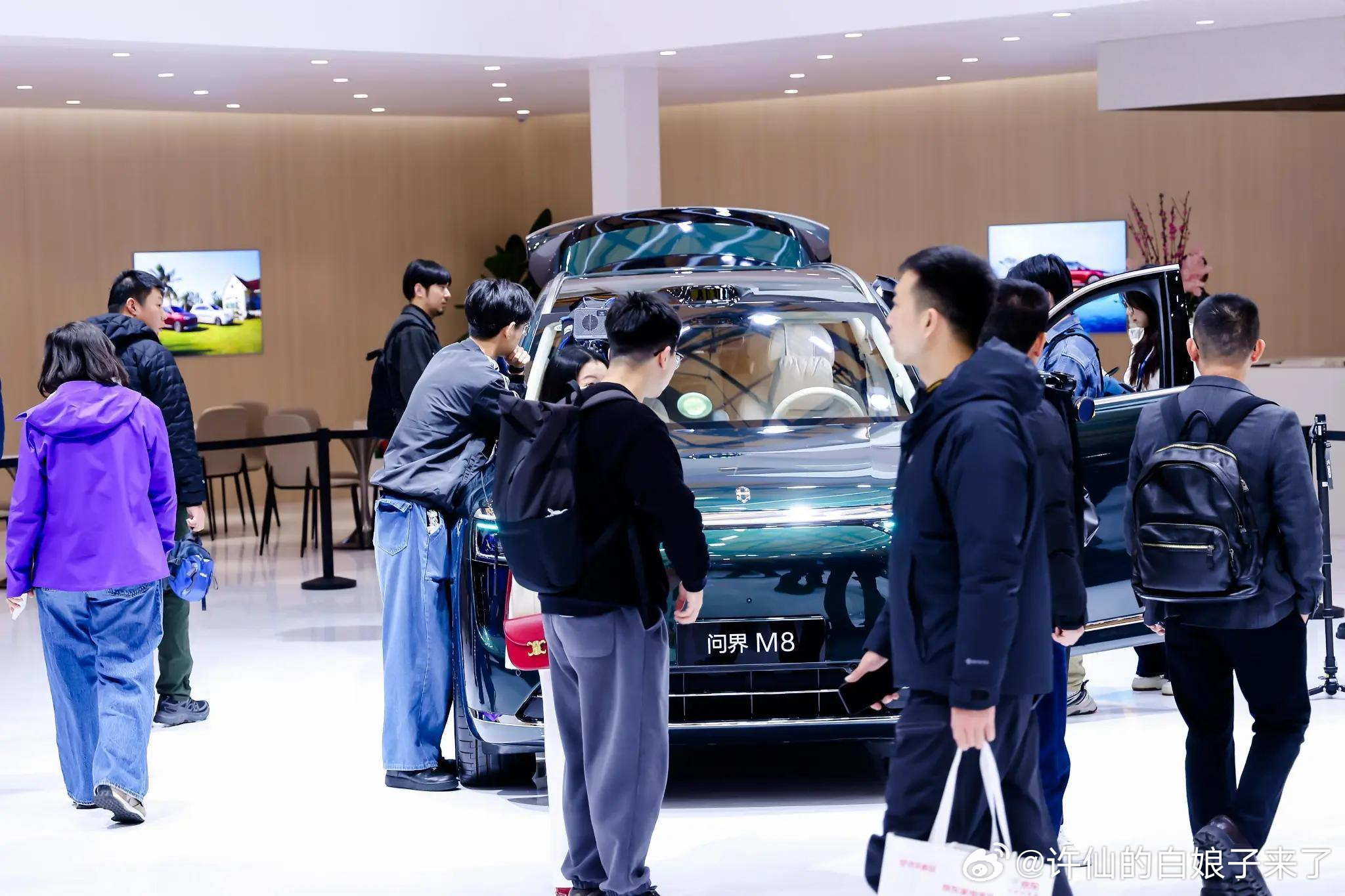 余承东称问界M8交付突破16万辆 AWE展会上，余承东宣布问界M8累计交付超16