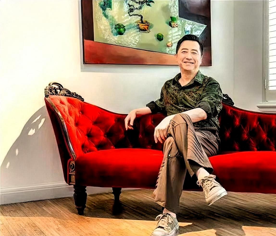 节目组让他换歌，他偏不换。被质疑有黑幕，他只回了一句：我吃得香睡得稳，心情还挺好