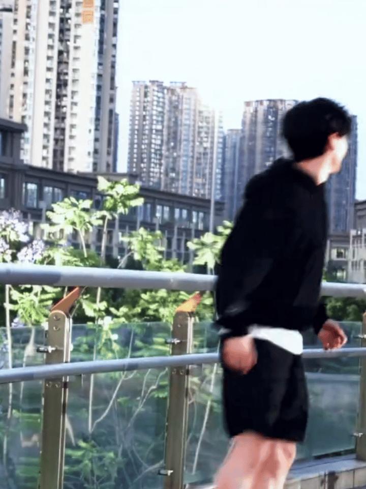 见爱的人是要用跑的 桑延你跑进我心里了 