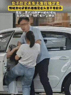 说实话
没有脑子的女人看见小三是又挠又骂的
其实这根本解决不了任何问题
电视剧给