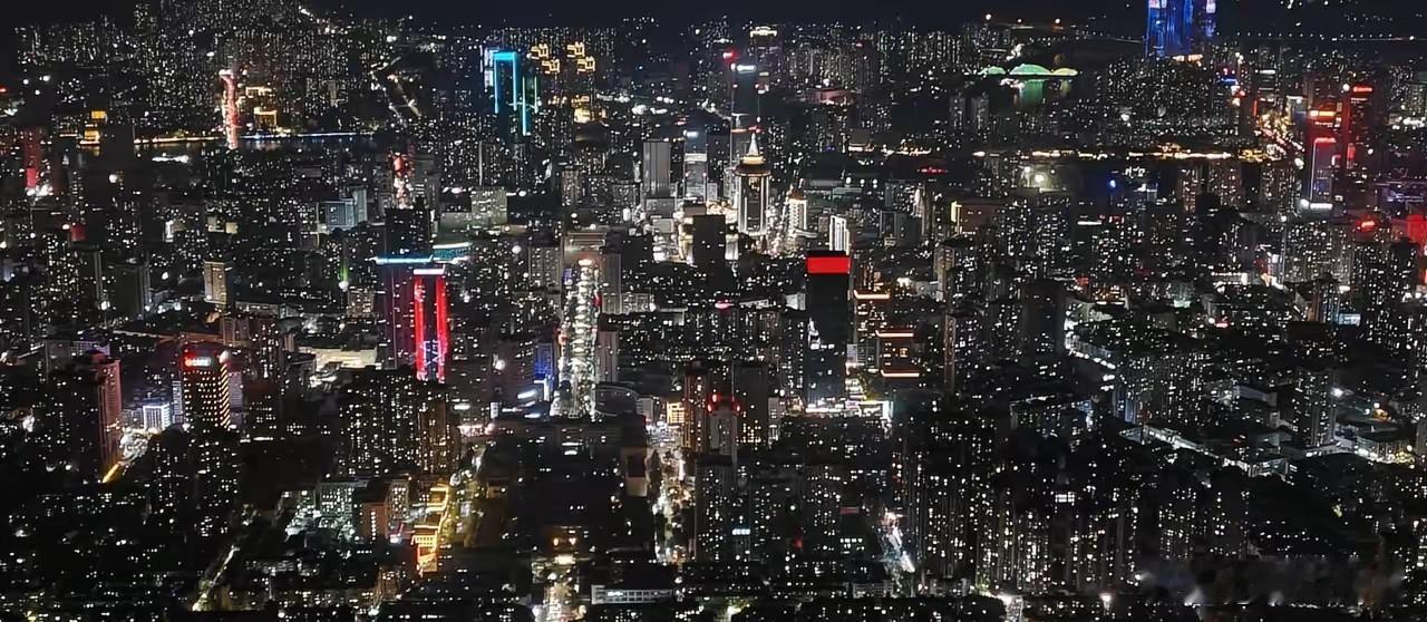 头条大V卢克文相机里的兰州市的夜景别有一番风采！