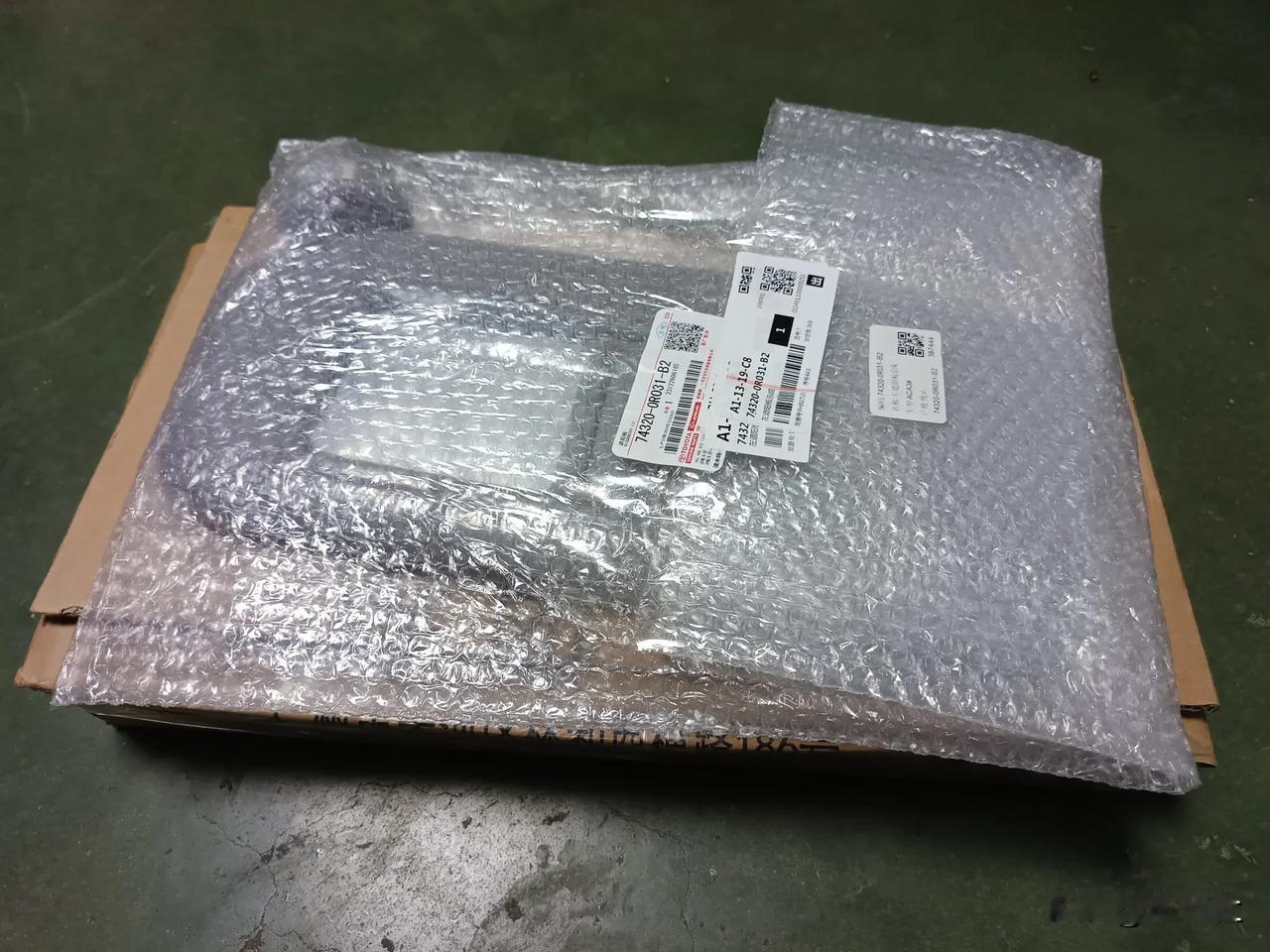 老车的配件太贵了
09年的RAV4，主驾驶遮阳板
10多年的老车4S更换报价51