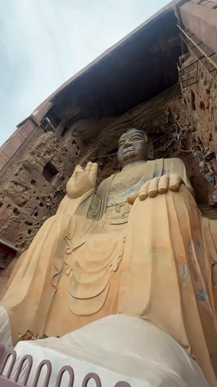 你说这北魏到底是什么模样？一城皇家洞窟，一座天宫楼阁，一本水晶柱，一首木兰辞。