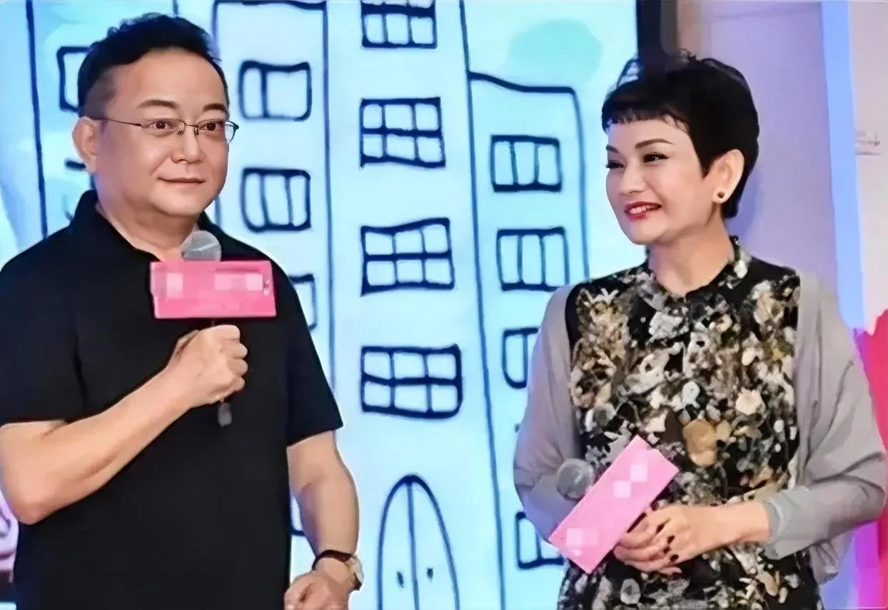 人生真的没有完美，兄妹俩的才华有目共睹，事业也是顺风顺水。  可惜，兄妹俩的婚姻