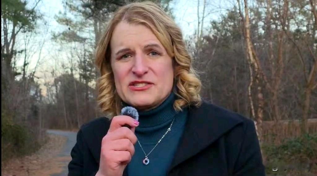 被特朗普解职的跨性别退役太空军上校将以民主党人身份竞选国会议员
前太空军上校布里