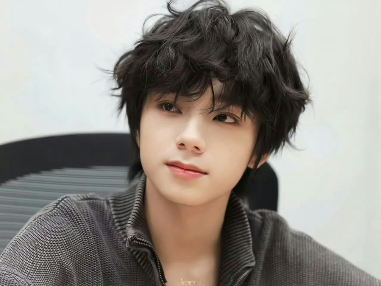 这个王橹杰练习室花絮照帅成啥了 拉小提琴🎻的王子~ 期待橹橹正式舞台 一定要让